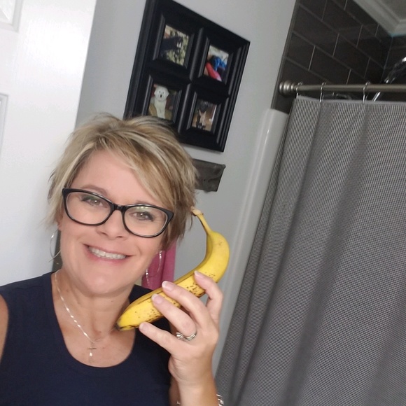 Profile Picture of Kim Newcomb (@kn7171) on Poshmark