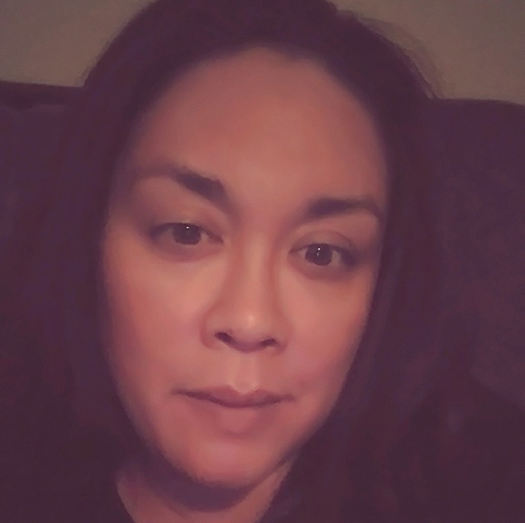 Profile Picture of Mindy Tomaschow (@barginbettybuys) on Poshmark