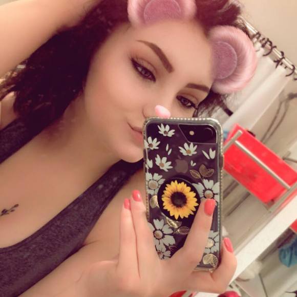 Profile Picture of Tori Campbell (@offtoricampbell) on Poshmark