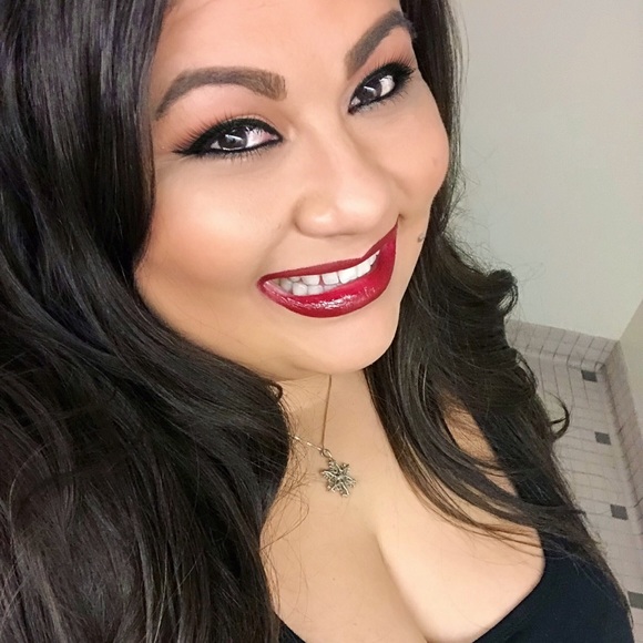Profile Picture of Jackie Backman (@jackieb627) on Poshmark