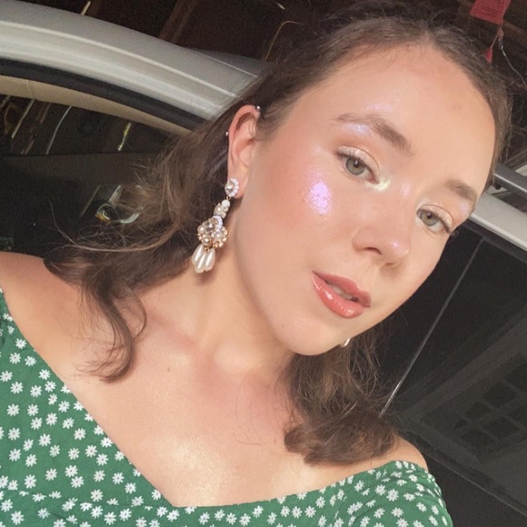 Profile Picture of Julia Dolan (@jld1123) on Poshmark