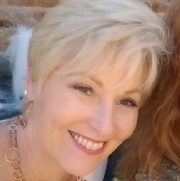 Profile Picture of Diana Wheeler connor (@dianadawn11) on Poshmark