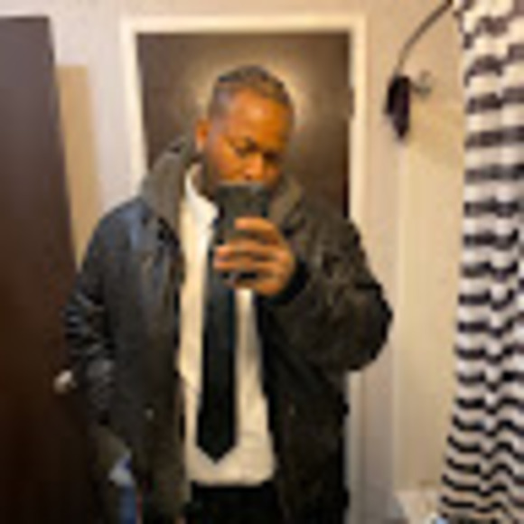 Profile Picture of Robert Coleman (@ibobbydeuce) on Poshmark