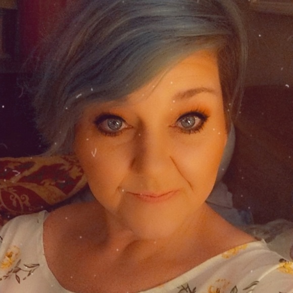 Profile Picture of Kamie Peck (@kamiepeck) on Poshmark