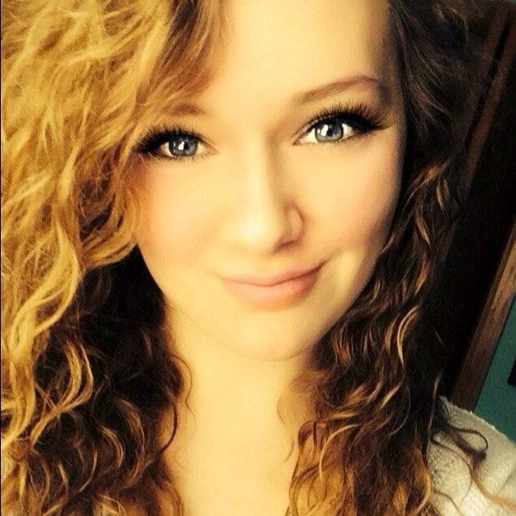 Profile Picture of Amber Schill (@amberschill) on Poshmark