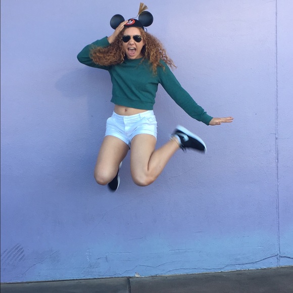 Profile Picture of Alex Herrington (@alexbatum32) on Poshmark