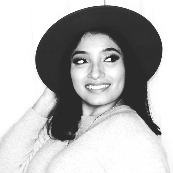 Profile Picture of Adamari Amaya (@adamariramos231) on Poshmark