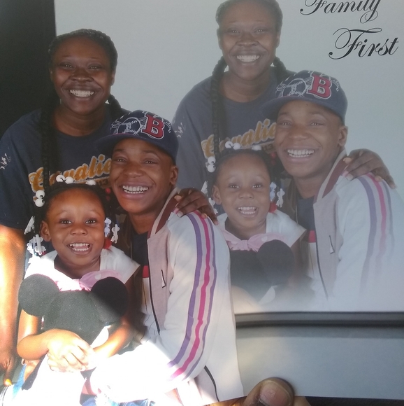 Profile Picture of Quintella Simpson (@quintellahoward) on Poshmark