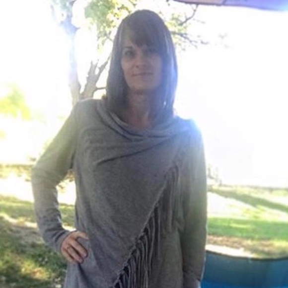 Profile Picture of Dawn Moody (@moodyz4) on Poshmark