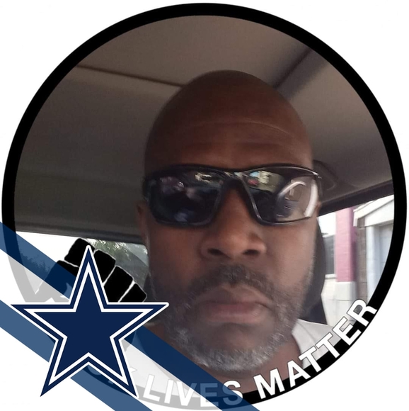 Profile Picture of Erik Niles (@erikniles) on Poshmark