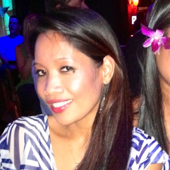 Profile Picture of Jen Kussman (@jenksmn) on Poshmark