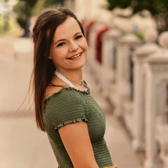Profile Picture of Makayla Nehrt (@nehrtmn) on Poshmark