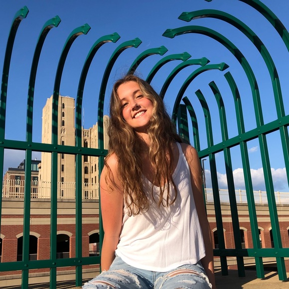 Profile Picture of Julia Bouma (@juliabouma) on Poshmark