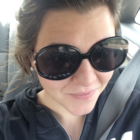 Profile Picture of Alyssa Suida (@alyssasuida) on Poshmark