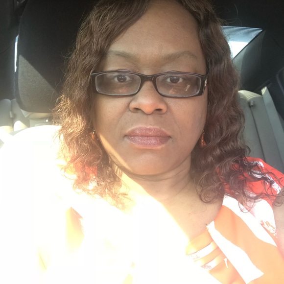 Profile Picture of Tracy Devaughn (@tracy0516) on Poshmark