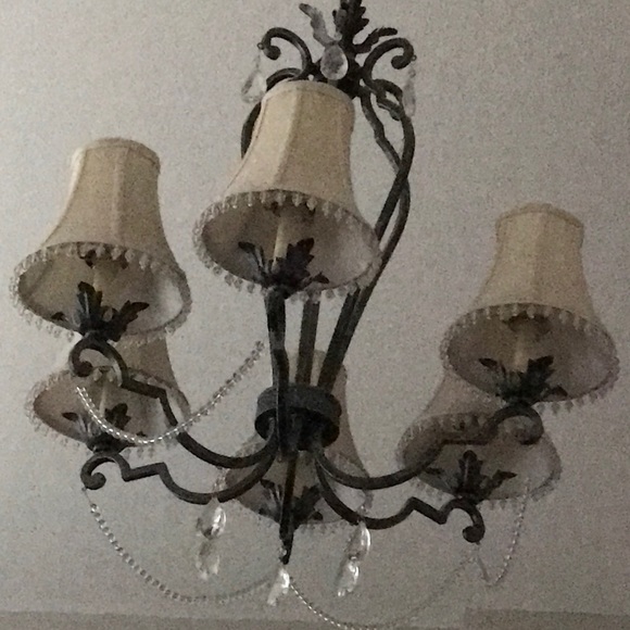 Profile Picture of Lucy Gibson (@lucygibson921) on Poshmark