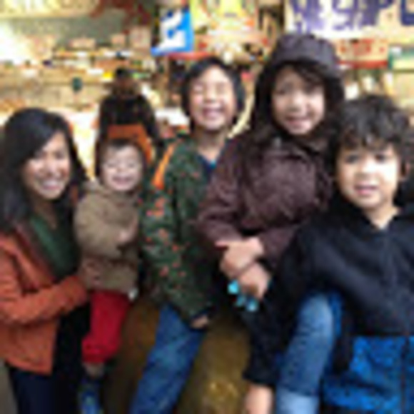 Profile Picture of April Thompson (@aprilthompso604) on Poshmark