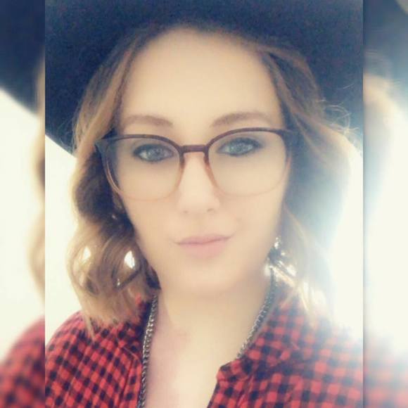 Kaileigh Hennard - Poshmark Profile Picture of Kaileigh Hennard (@kbrammer91) on Poshmark