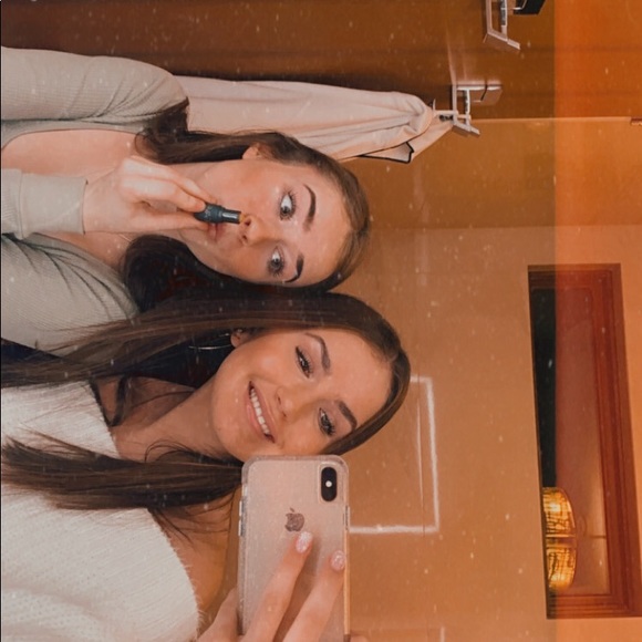 Profile Picture of Abriana Schultheiss (@abrianamichelle) on Poshmark