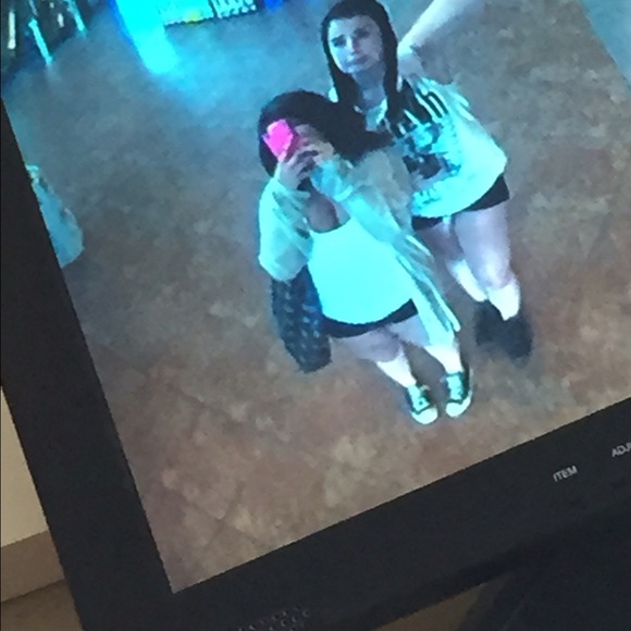 Profile Picture of Lauren Krampf (@licorice23) on Poshmark