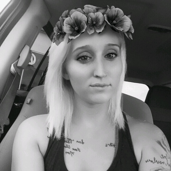 Profile Picture of Emily Foss (@emilymdavis2015) on Poshmark