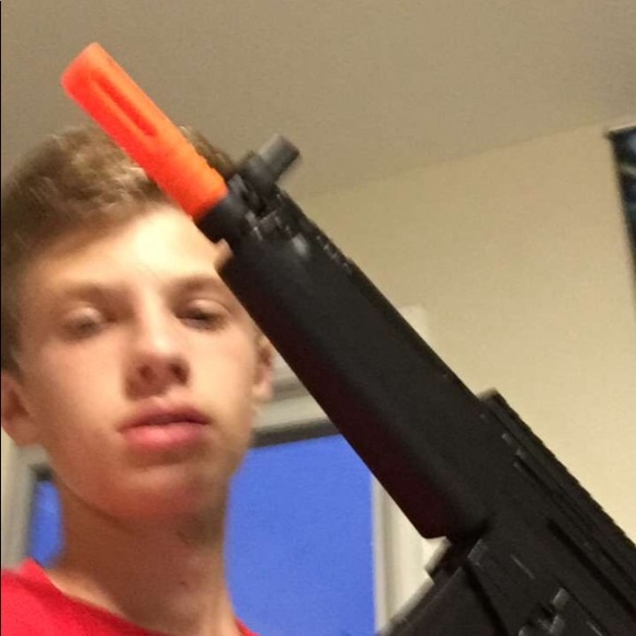 Profile Picture of Adam Gil (@adamgill2k17) on Poshmark