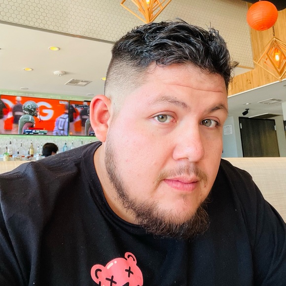 Profile Picture of Jonathan Ochoa (@johny2x4) on Poshmark