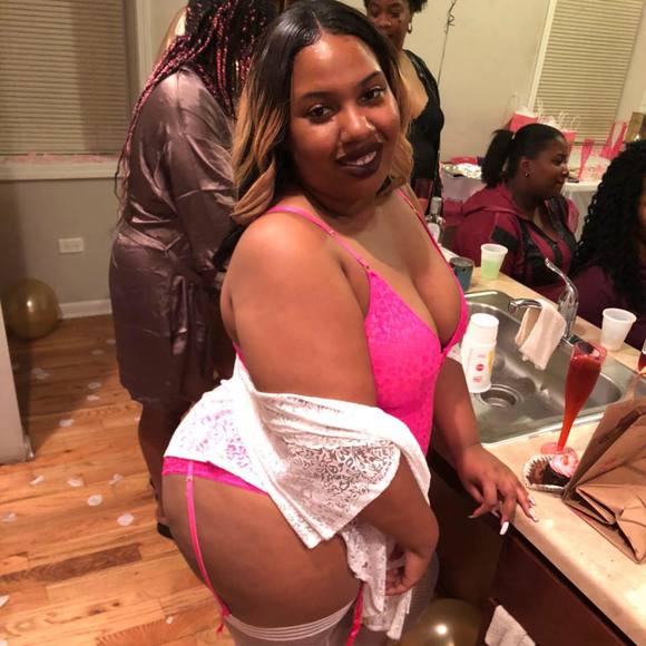 Profile Picture of Ashley Cloman (@acloman16) on Poshmark