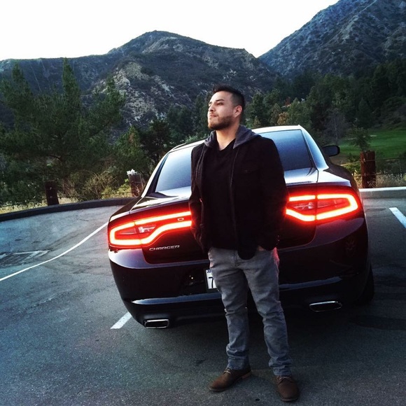 Profile Picture of Mitchell Gonzalez (@mitchellgunz) on Poshmark