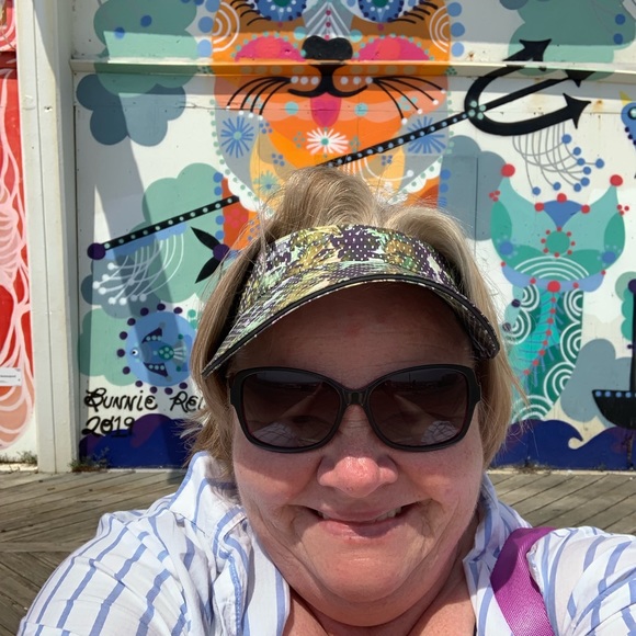 Profile Picture of Eileen Haskopoulos (@ehaskopoulos) on Poshmark