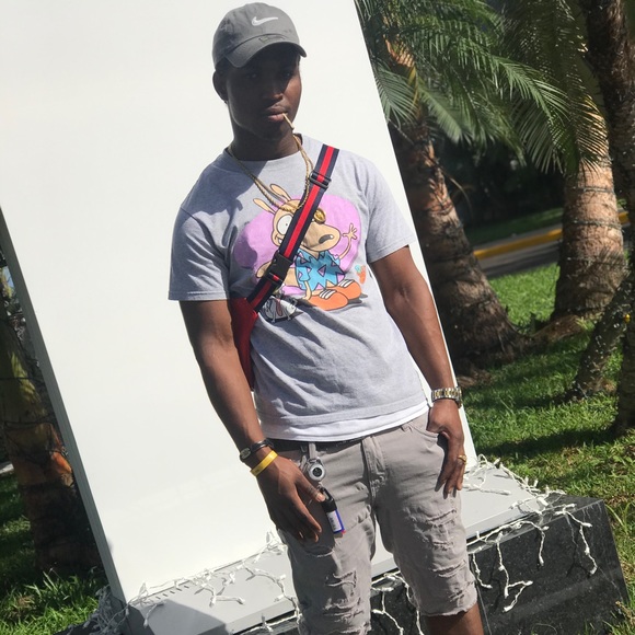 Luigi Johnson - Poshmark Profile Picture of Luigi Johnson (@luigijohnson501) on Poshmark