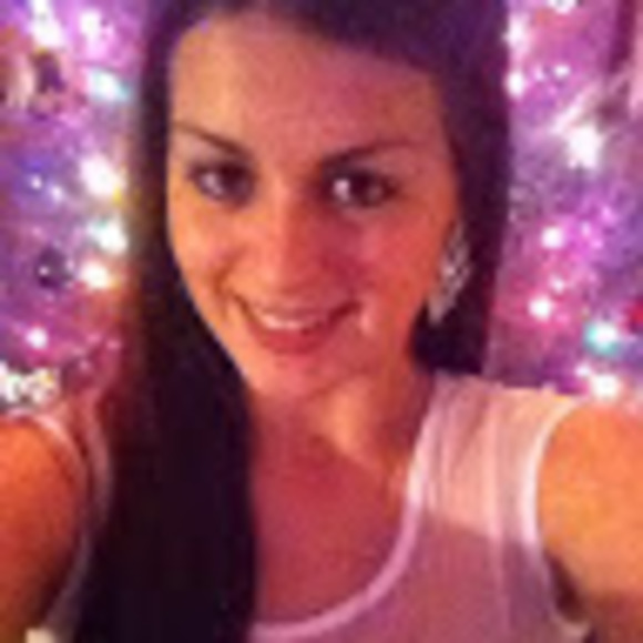 Lara St-pierre - Poshmark Profile Picture of Lara St-pierre (@larastp) on Poshmark