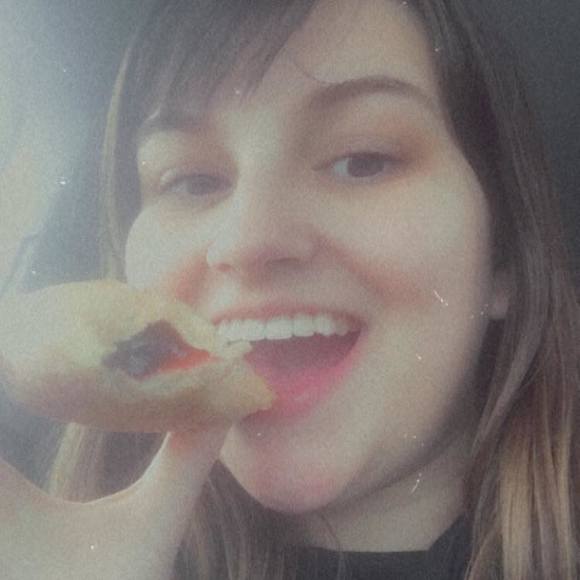 Bailey Holmes - Poshmark Profile Picture of Bailey Holmes (@baileyh97) on Poshmark