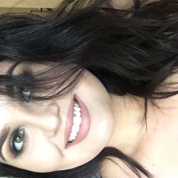 Damirela Dedic - Poshmark Profile Picture of Damirela Dedic (@damireluuh) on Poshmark