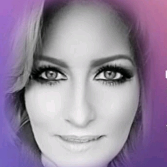 Profile Picture of Christa Popham (@chrislynnp) on Poshmark