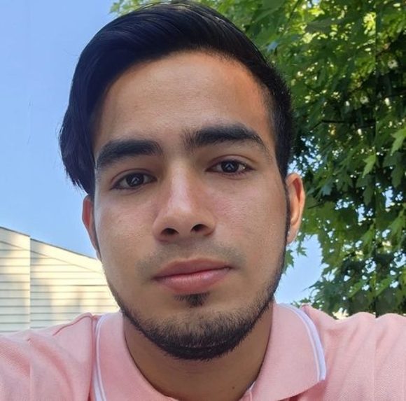 Profile Picture of Manuel Calderón (@manuelcalder920) on Poshmark