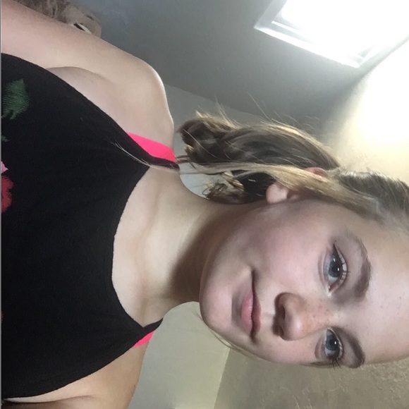 Profile Picture of Harley Niskala (@beaniebanana) on Poshmark