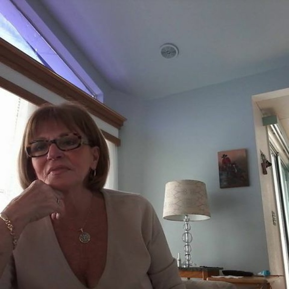 Profile Picture of Jeanne Roberge (@femmedunord42) on Poshmark