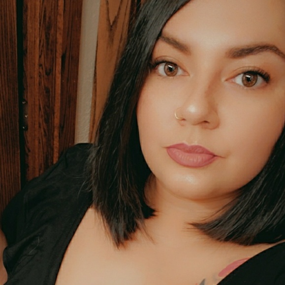 Profile Picture of Priscilla Wolfe (@pawolfee89) on Poshmark