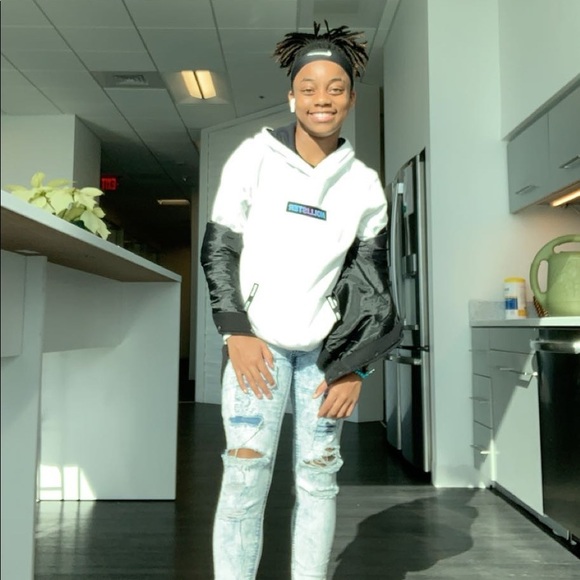 Profile Picture of Kyra Gustus-daniels (@01kd15) on Poshmark