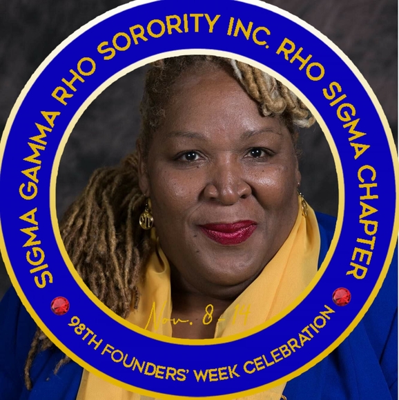 Profile Picture of Catherine Moore (@cathlev) on Poshmark