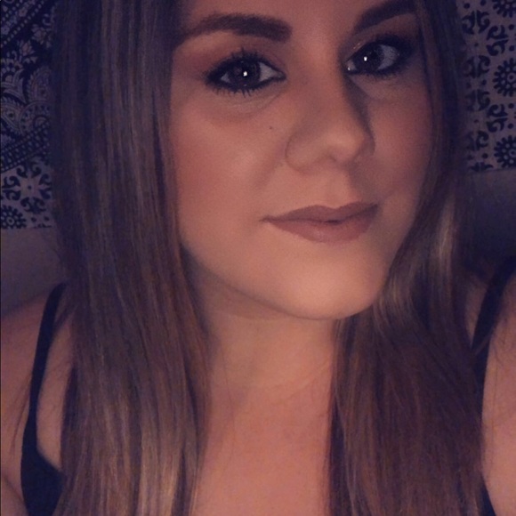 Profile Picture of Erica Keyes (@antianette89) on Poshmark