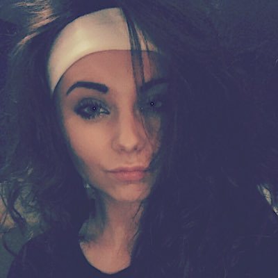 Profile Picture of Amber Singleton (@AmSizzy1969) on Twitter