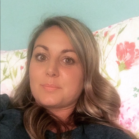 Profile Picture of Jasmine Gibert (@jasminegibert) on Poshmark