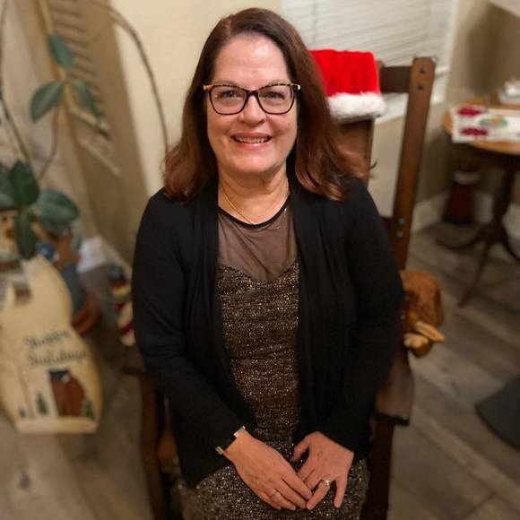 Profile Picture of Teri Riesinger (@triesing) on Poshmark