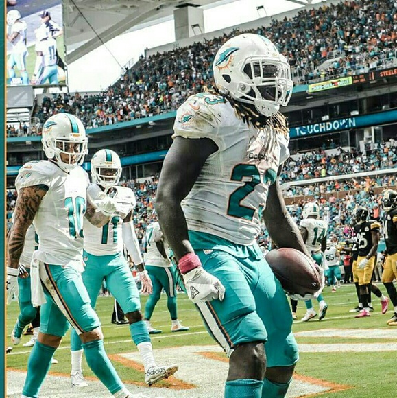 Profile Picture of Wanda Thompson (@punkin154) on Poshmark