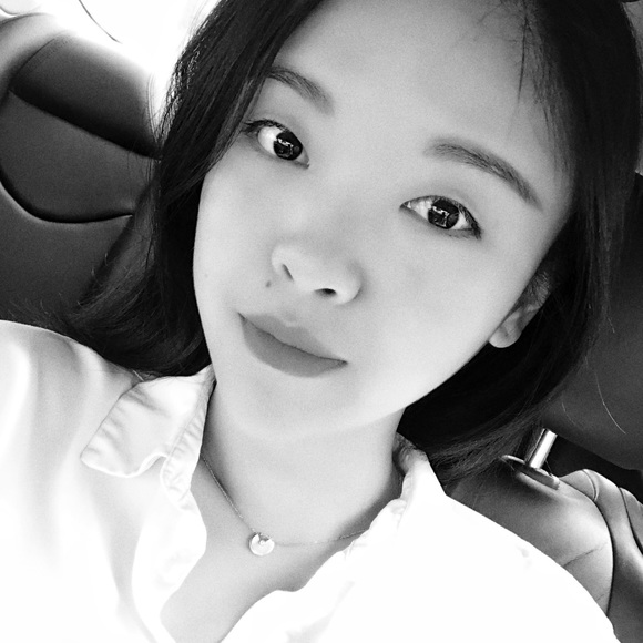 Profile Picture of Mandy Wu (@mandywu365) on Poshmark