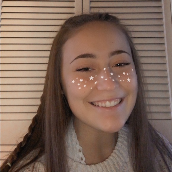 Profile Picture of Mariela Mulready (@marielamulready) on Poshmark