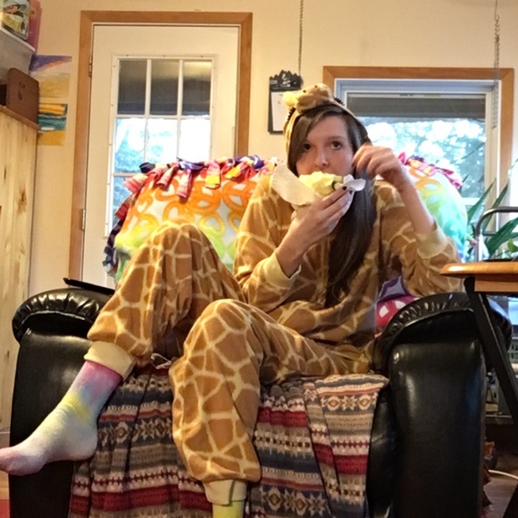 Profile Picture of Rebecca Jones-hochmuth (@rebeccajh725) on Poshmark