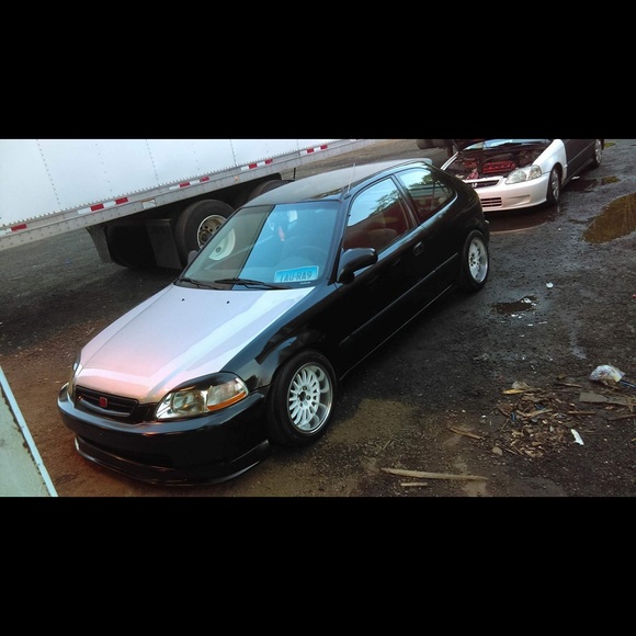 Profile Picture of Luis Ribot (@luis23123) on Poshmark